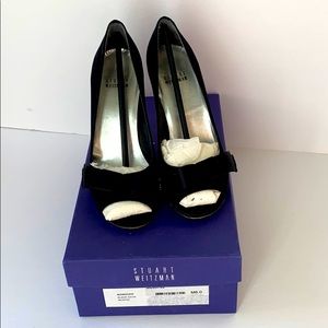 Black satin heels with bow